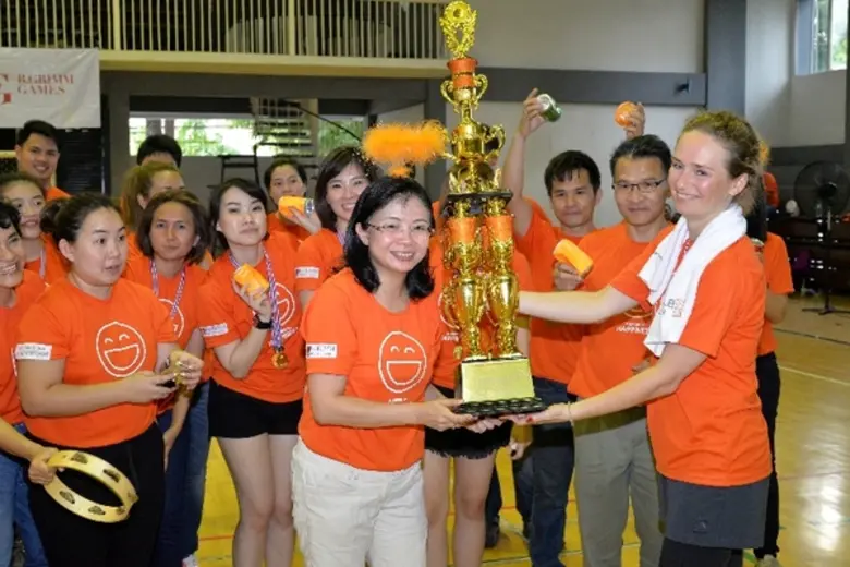 นางสาวคาโรลีน ลิงค์ ประธาน บี.กริม เรียลเ...