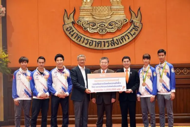 นายสุรชัย ดนัยตั้งตระกูล ประธานกรรมการ นา...