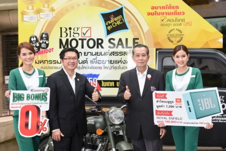 นายทวี ธีระสุนทรวงศ์ (ซ้าย) ประธานกรรมการ...