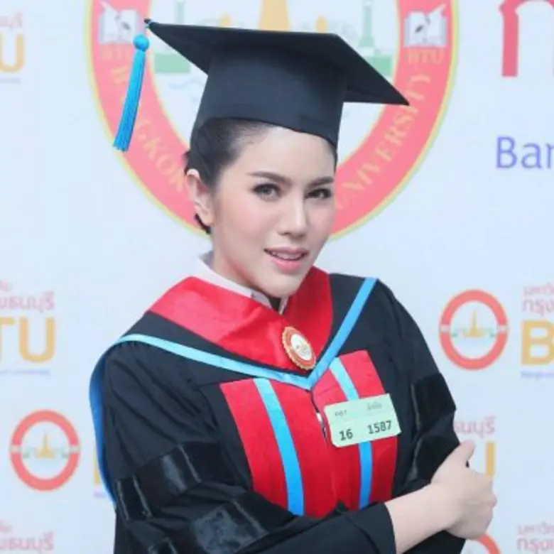 เมเปิ้ล พัชชุดาญ์ ปลื้มปริ่ม! จัดงานเลี้ยงฉลองรับป.โท ม.กรุงเทพธนบุรี