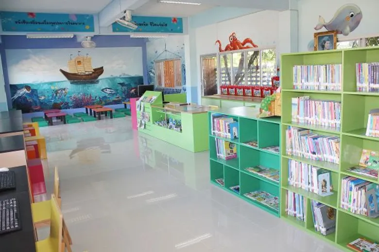 ภูมิใจนำเสนอโฉมใหม่ของห้องสมุดโลกนิทานของหนู รร.บ้านปลายคลองน้อย โฉมใหม่หลังปรับปรุงแล้วเสร็จครั้งที่ 2