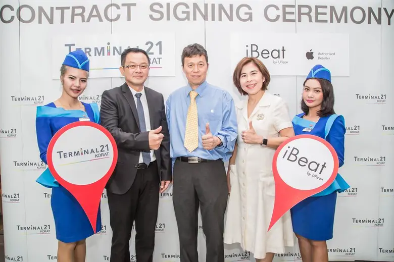 ประเสริฐ ศรีอุฬารพงศ์ (ที่ 2 จากซ้าย) กรร...