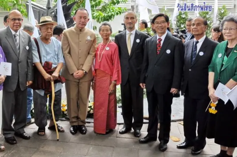 ศาสตราจารย์ ดร.สมคิด เลิศไพฑูรย์ อธิการบด...