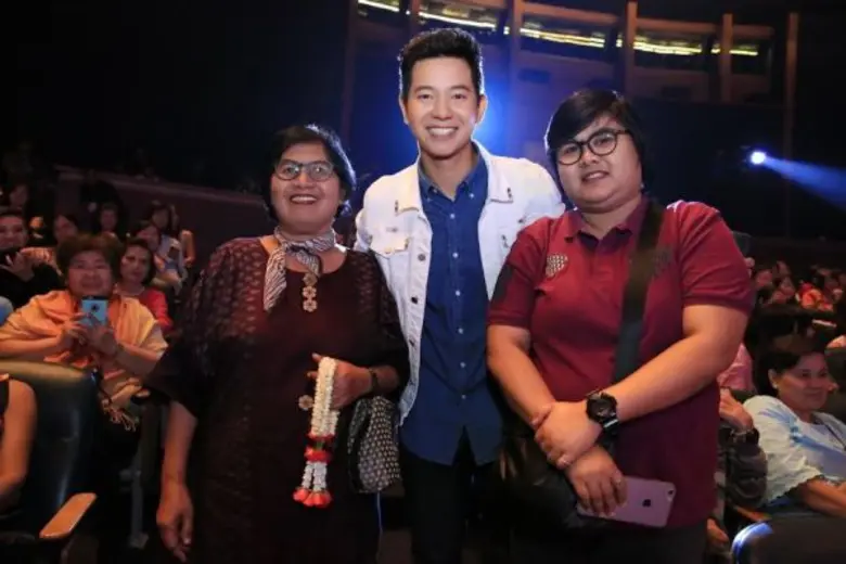 มอส - อ๊อด - ไอซ์ เสริ์ฟความสุข เอาใจแม่ เต้นมันส์ไม่หยุด สนุกลืมวัย