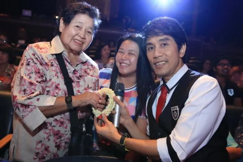 มอส - อ๊อด - ไอซ์ เสริ์ฟความสุข เอาใจแม่ เต้นมันส์ไม่หยุด สนุกลืมวัย