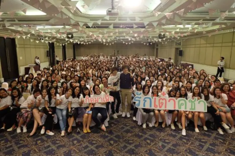 เต๋า - คชา ตื้นตันใจ เหล่าแฟนคลับนับร้อยแห่ร่วมงานแฟนมีท "Everlasting TaoKacha"