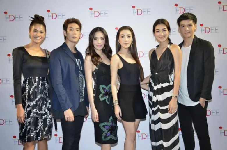 เรียกว่าเป็นสาวฮอตที่มีงานไม่ขาด สำหรับ 3...