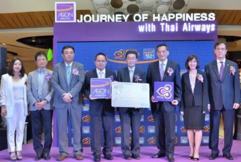 นายคิโยยาสึ อาซานูมะ (ที่ 4 จากขวา) กรรมก...