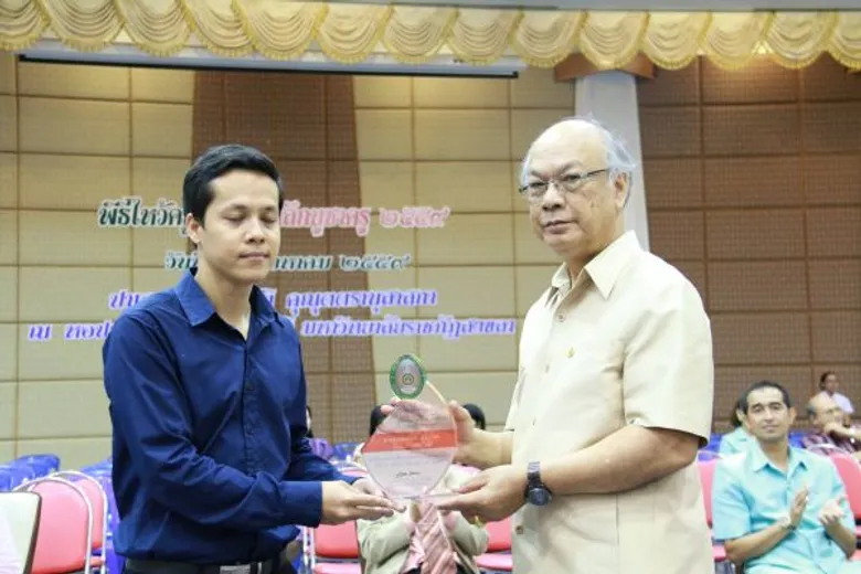 มรภ.สงขลา มอบโล่ผู้สร้างผลงานกีฬาโดดเด่น