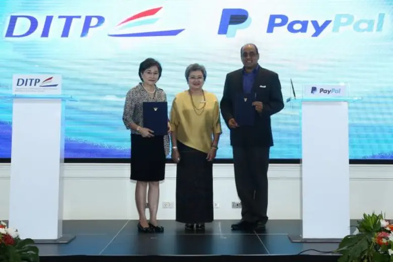 มร. ราหุล ชิงฮาล (ขวา) ผู้จัดการ PayPal ป...