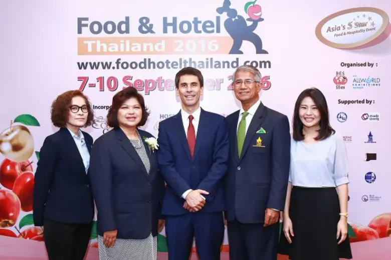 นางศุภวรรณ ถนอมเกียรติภูมิ นายกสมาคมโรงแร...