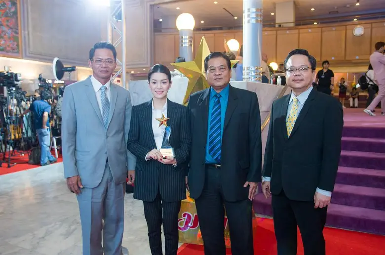 วทันยาปลื้ม สปริงนิวส์ คว้ารางวัล MAYA Award 2016 สถานีข่าวโทรทัศน์ยอดเยี่ยม ลุยขยายฐานข่าวผนึกกำลังฐานเศรษฐกิจ