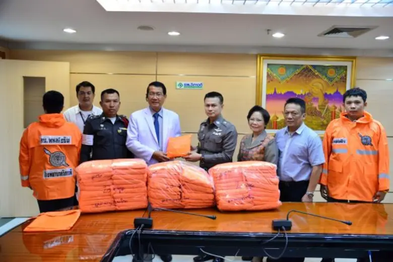 พลโทนายแพทย์พร้อมพงษ์ พีระบูล ผู้อำนวยการ...