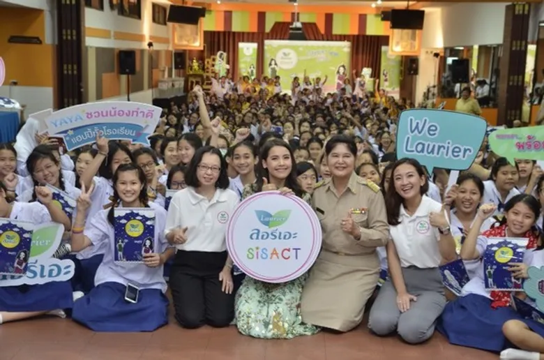 ญาญ่าร่วมกับลอรีเอะ ชวนน้องทำดี แฮปปี้ทั้งโรงเรียน