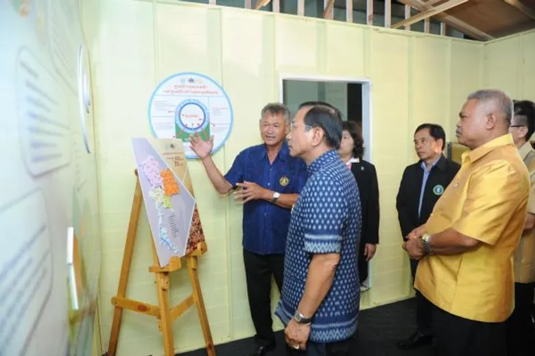 รัฐมนตรีเกษตรฯเปิดการสัมมนาศูนย์ข้าวชุมชนกับการพัฒนานาแปลงใหญ่อย่างมั่นคง มั่งคั่ง และยั่งยืน ภายใต้โครงการปรับปรุงประสิทธิภาพการผลิตและคุณภาพผลผลิต ปี 2559 เพื่อสร้างความเข้าใจถึงนโยบายและแผนพัฒนาข้าวของประเทศในการสร้างความเข้มแข็งขององค์กรเกษตรกร