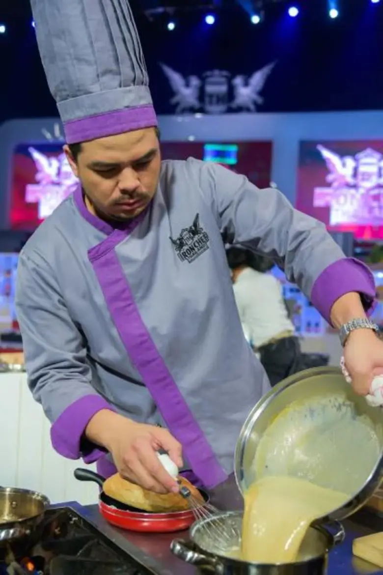 ทีวีไกด์: รายการ "เชฟกระทะเหล็ก ประเทศไทย (Iron Chef Thailand)" “ผมจะเป็นผู้ท้าชิงคนแรก ที่จะเอาชนะ เชฟกระทะเหล็กทุกคนบน Kitchen Stadium ให้จงได้”