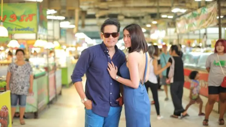 ก็มีพิธีกรคู่ซี้สุดเซ็กซี่อย่าง "สาวใหม่ ...