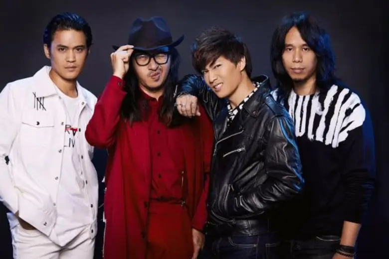 ถึงจะได้เจอะเจอตามงานคอนเสิร์ตมาตลอด แต่วงร็อกแฟนตา...