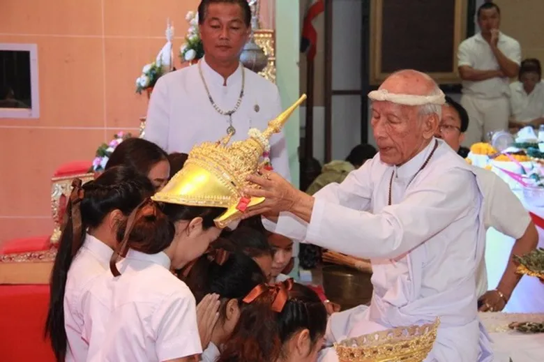 ราชภัฏโคราช น้อมรำลึกพระคุณครูอาจารย์ จัดพิธีไหว้ครู ครอบครูนาฏศิลป์ไทย 2559