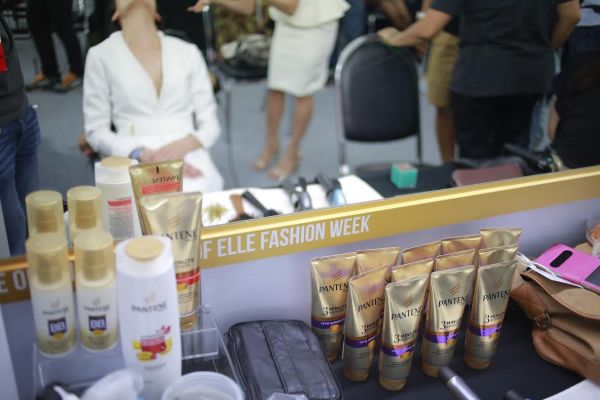 แพนทีน เผยเบื้องหลังแฮร์สไตล์ ในแฟชั่นโชว์ครั้งยิ่งใหญ่แห่งปี กับ ELLE and ELLE Men Fashion Week 2016 Fall/Winter