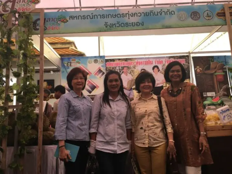 ตลาดเกษตรดิจิทัลคึกคัก คนสนใจมาเดินชิม ช๊...
