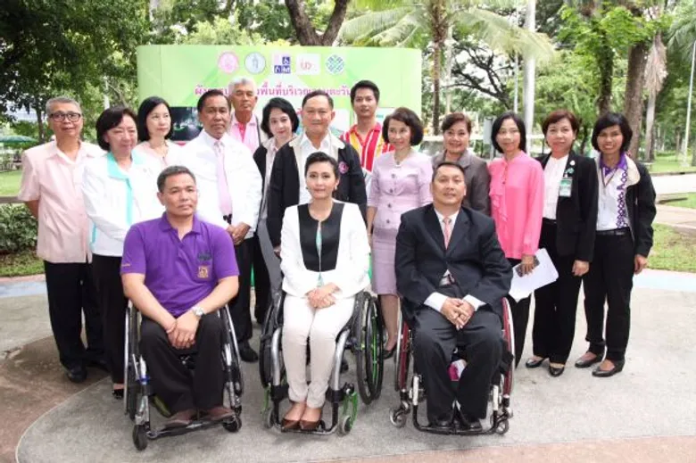 พม. จับมือ กทม. สำรวจพื้นที่สวนลุมฯ เดินหน้าปรับปรุงสิ่งอำนวยความสะดวกที่เอื้อต่อคนพิการ ผู้สูงอายุ และทุกคนในสังคม ตั้งเป้าพื้นที่นำร่องแล้วเสร็จภายใน 6 เดือน