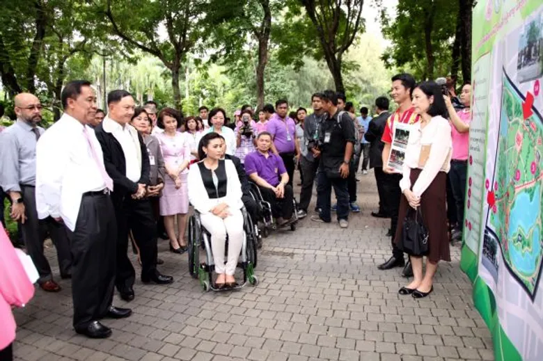 พม. จับมือ กทม. สำรวจพื้นที่สวนลุมฯ เดินหน้าปรับปรุงสิ่งอำนวยความสะดวกที่เอื้อต่อคนพิการ ผู้สูงอายุ และทุกคนในสังคม ตั้งเป้าพื้นที่นำร่องแล้วเสร็จภายใน 6 เดือน