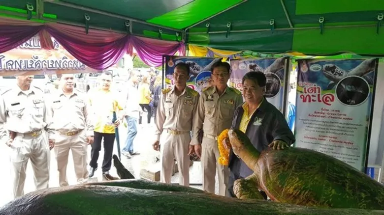 สถาบันทรัพยากรธรรมชาติและสิ่งแวดล้อมออกบูธหน่วยบำบัดทุกข์ บำรุงสุข สร้างรอยยิ้มให้กับประชาชน