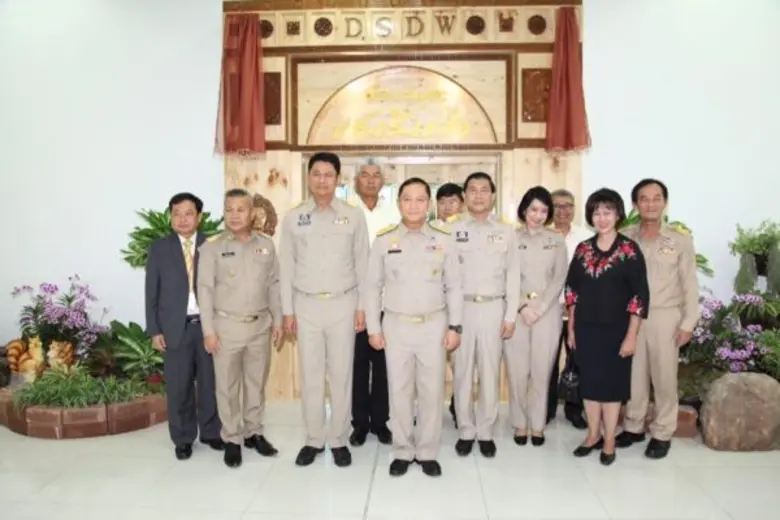 รมว.พม. เปิดห้องสมุด “แสงสิงแก้ว” มุ่งพัฒนาคน พัฒนางาน ส่งเสริมการเรียนรู้ตลอดชีวิต
