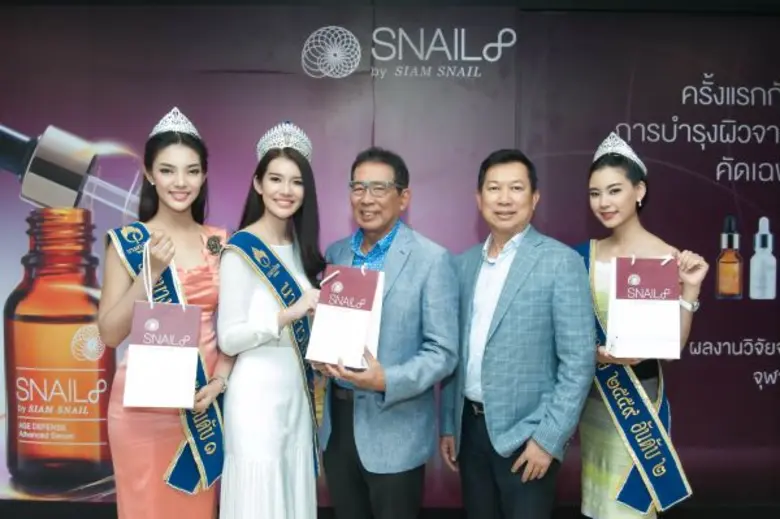 คุณธีรวุทธิ์ ปางวิรุฬห์รักข์ (ที่ 2 จากขว...