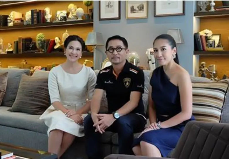 แพรว สัปดาห์นี้ พิธีกรสองสาวหนิง-ศรัยฉัตร และ แหม่ม...