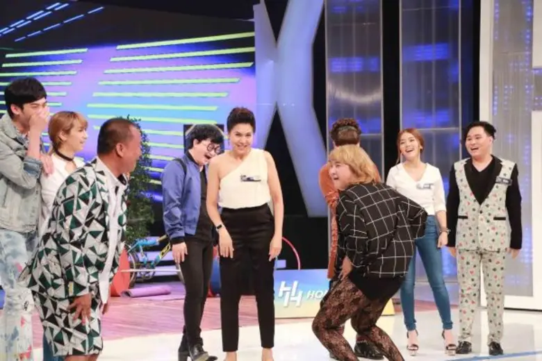 ทีวีไกด์: รายการ "Honey Hero คู่รักนักสู้" “อ้วน รีเทิร์น” ขอหวิวโชว์ขาอ่อนข่มขวัญ “แจ็คการีน” กลางรายการ Honey Hero คู่รักนักสู้