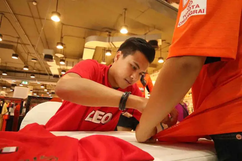 “กว่างโซ้ง” จัดงานมีต แอนด์ กรี๊ด พบกับ สุดยอดนักเตะขวัญใจสาวๆ
