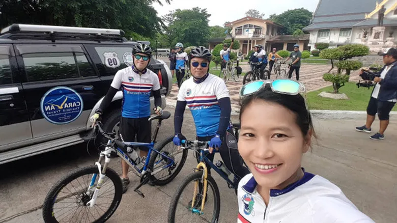 กลุ่ม “Bike Finder” ร่วมกับ About Coffee Garden - “ไตร เอราวัณ” - เพจ “ที่นี่..ลพบุรี” จัดกิจกรรมปั่นจักรยานชวนน้องทำสวน เกษตรทรงเรขาคณิต