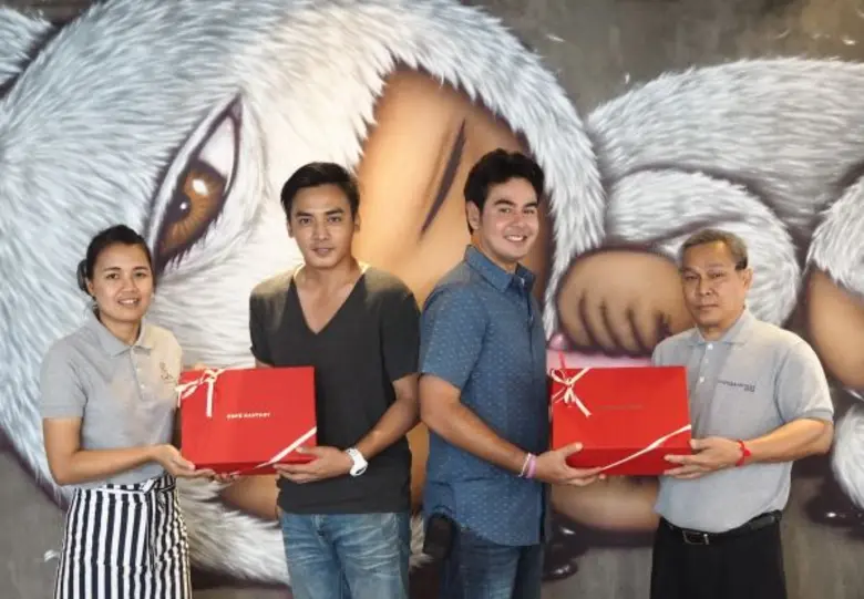 นายอรุชา บัญชรนันทชัย (ขวาสุด ) ผู้จัดการ...