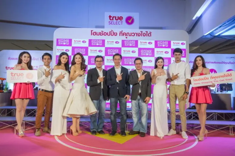 องอาจ ประภากมล (ที่5 จากขวา) ประธานเจ้าหน...