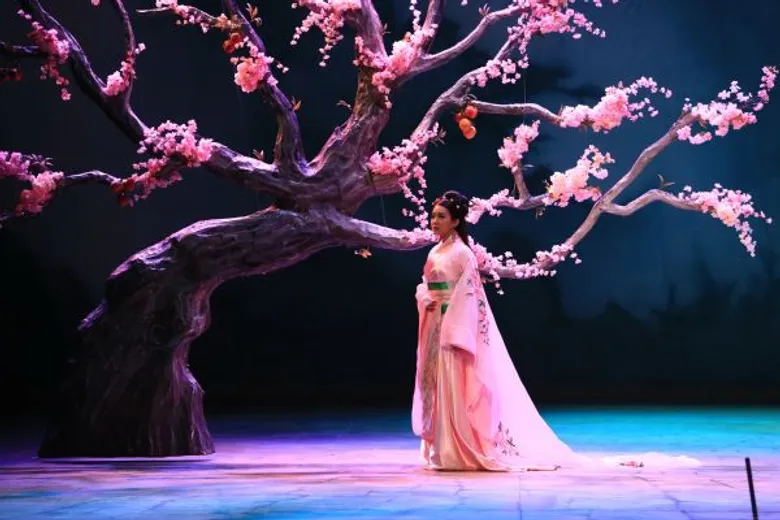 พระองค์โสมฯ ทรงชื่นชมละครเพลง “ม่านประเพณีฯ” ครบทุกรสชาติ “นัท-ป่าน” พร้อม 100 เปอร์เซ็นต์ ชูเพลง ฉาก แสง สี เสียง สุดตระกาตา พร้อมเปิดม่าน 29 ก.ย. – 16 ต.ค. นี้ ที่ เอ็ม เธียเตอร์