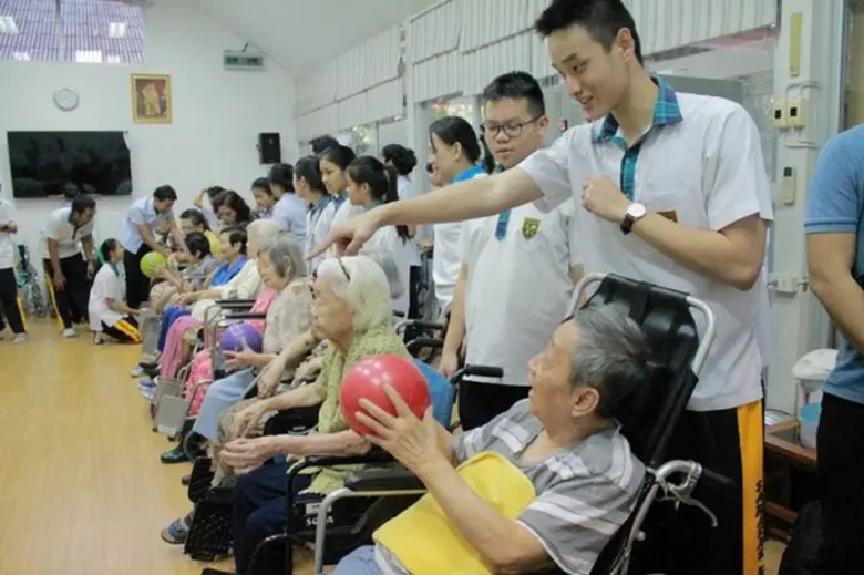 ปลูกจิตสำนึกเยาวชนสารสาสน์เอกตรา จัดกิจกรรมมอบความสุข พัฒนาคุณธรรม จริยธรรม บ้านผู้สูงอายุคามิลเลียน