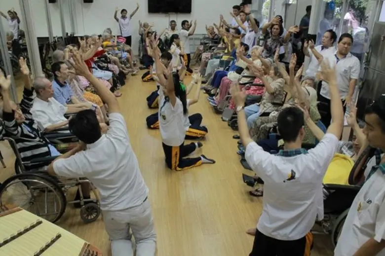 ปลูกจิตสำนึกเยาวชนสารสาสน์เอกตรา จัดกิจกรรมมอบความสุข พัฒนาคุณธรรม จริยธรรม บ้านผู้สูงอายุคามิลเลียน