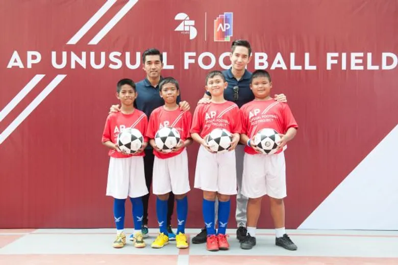 'เอพี ไทยแลนด์’ มอบ 'AP Unusual Football Field’ เพื่อเยาวชนและชาวชุมชนคลองเตย สร้างสรรค์สนามฟุตบอลแนวคิดใหม่ที่ไม่จำกัดแค่กรอบสี่เหลี่ยม