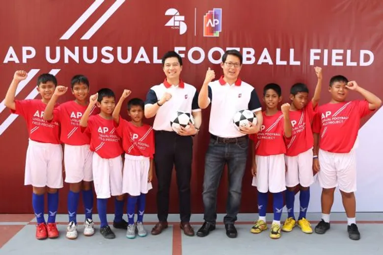 'เอพี ไทยแลนด์’ มอบ 'AP Unusual Football Field’ เพื่อเยาวชนและชาวชุมชนคลองเตย สร้างสรรค์สนามฟุตบอลแนวคิดใหม่ที่ไม่จำกัดแค่กรอบสี่เหลี่ยม