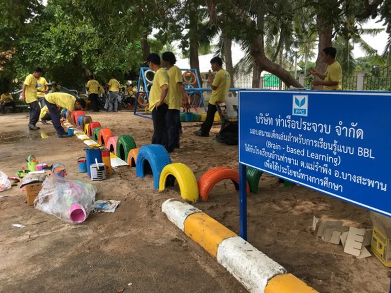 “ท่าเรือประจวบ” จัด “ท่าเรือ...ชุมชน...ฅนอาสา” ร่วมใจสร้างสนามเด็กเล่นเพื่อการเรียนรู้ BBL ปี 2