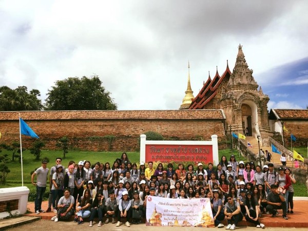 ดร.ธาวิษ ถนอมจิตศ์ นำนักศึกษาชั้นปีที่ 4 ...