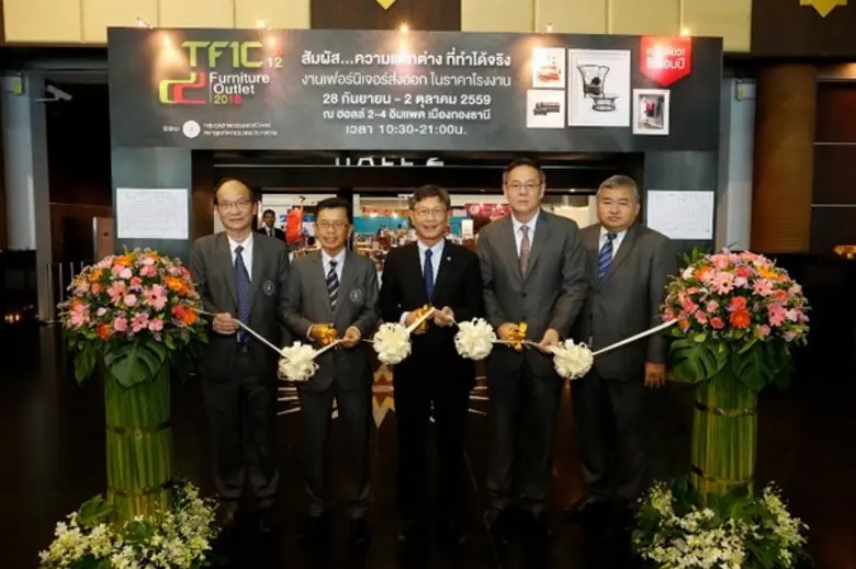 เปิดแล้วอย่างยิ่งใหญ่ TFIC Furniture Outlet 2016 ขน...