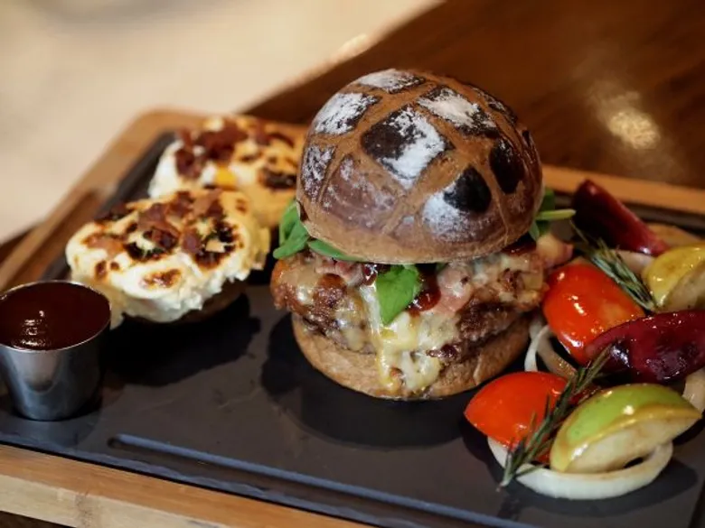 ตลอดเดือนตุลาคมและพฤศจิกายนนี้ ร้านทเวนตี้ไฟว์ ดีกรีส์ พร้อมเปิดตัวสุดยอดเบอร์เกอร์ชนะเลิศ “The Frisco Burger”