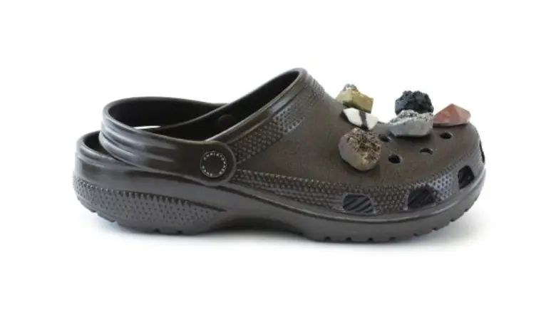 ครั้งแรก CROCS เปิดตัวกลางรันเวย์ไฮโซระดับโลกร่วมกับ Christopher Kane กับแฟชั่นเซ็ทสุดหรูที่ถูกประดับด้วยอัญมณีบนเวทีระดับโลก "London Fashion Week"