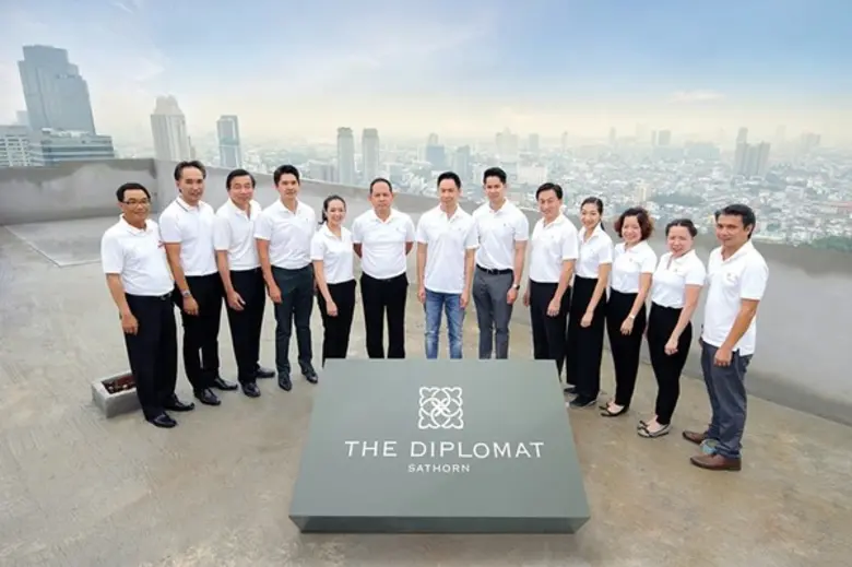นายกฤษณ์ ณรงค์เดช (กลาง) ประธานกลุ่มเคพีเ...