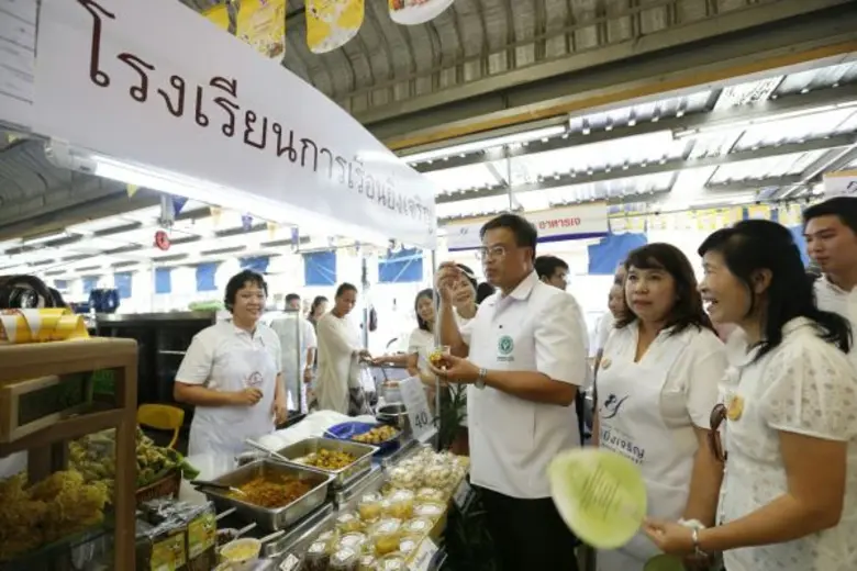 ตลาดยิ่งเจริญ ร่วมกับ มูลนิธิโพธิภาวนาสงเ...