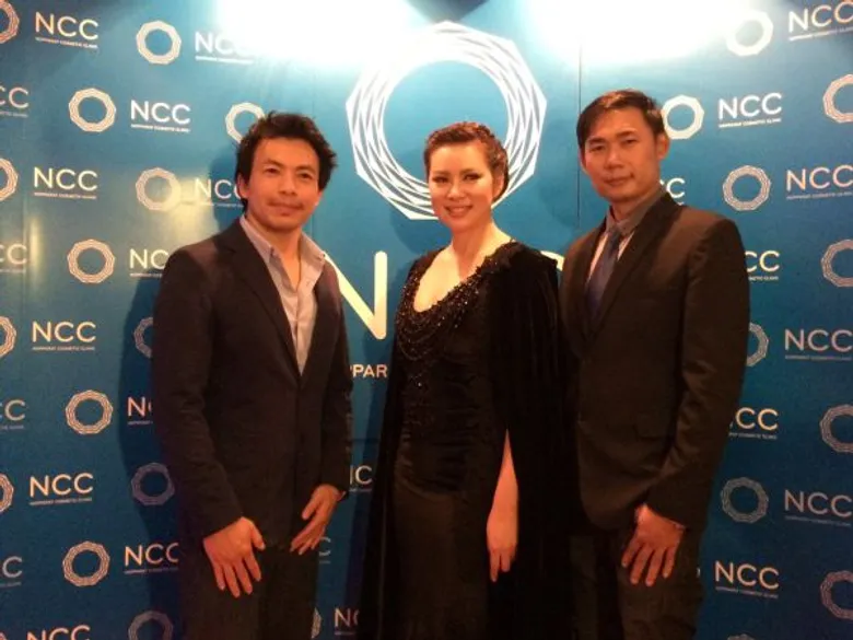 คึกคักห้างแตก! สาวสวยประเภทสองโชว์แซ่บในชุดว่ายน้ำ สะพรึง!!!