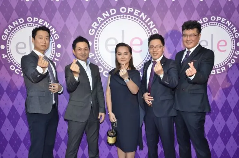 เซเลบฯ ร่วมยลโฉม “อีแอลอี” ปรับแพ็กเกจ ใหม่ พร้อมแชร์ประสบการณ์การดูแลผิวให้ดูดี น่าสัมผัส